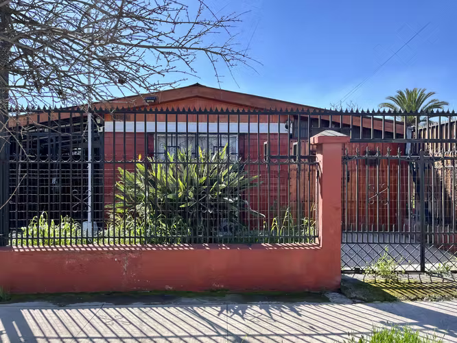 ¡OPORTUNIDAD EN MAIPÚ! CASA EN VENTA CON 304 M² DE TERRENO