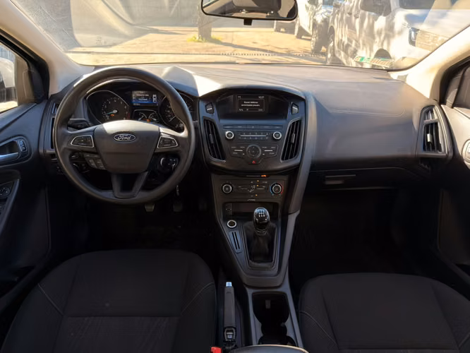 FORD FOCUS SE MOTOR 2.0 MECANICO AÑO 2019