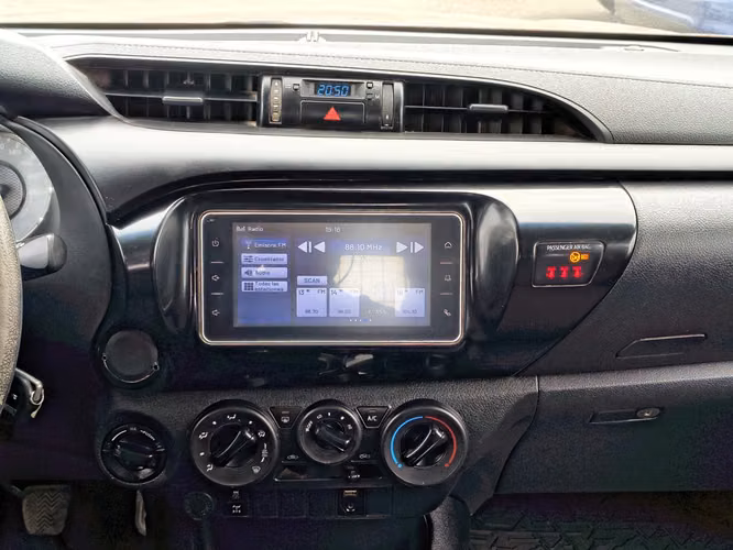 TOYOTA HILUX 2023 - Imagen 17