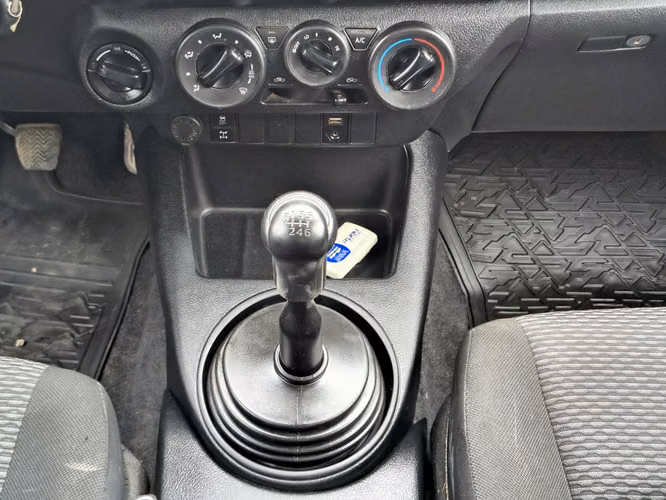 TOYOTA HILUX 2023 - Imagen 18