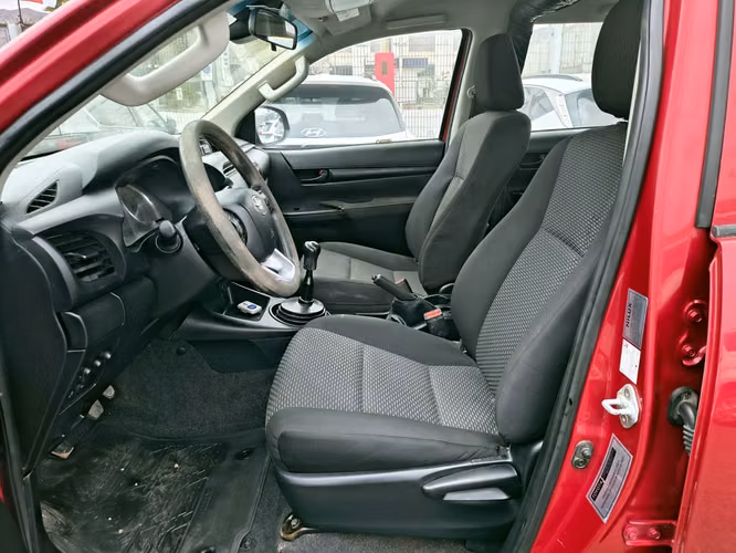 TOYOTA HILUX 2023 - Imagen 9