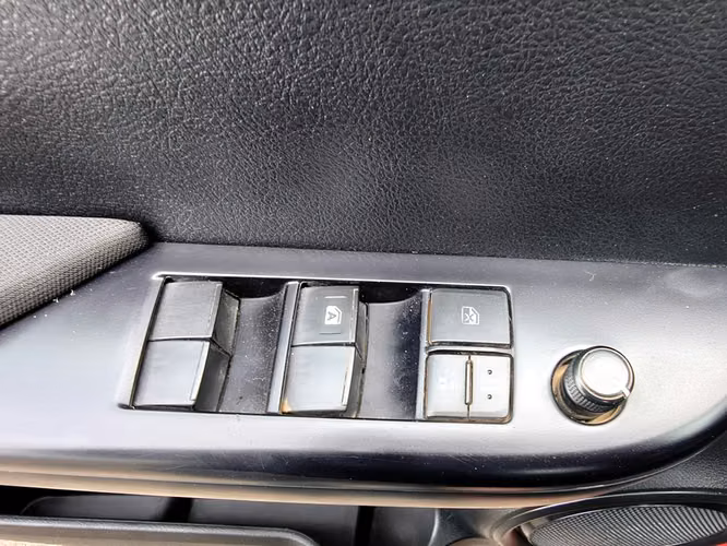 TOYOTA HILUX 2023 - Imagen 7