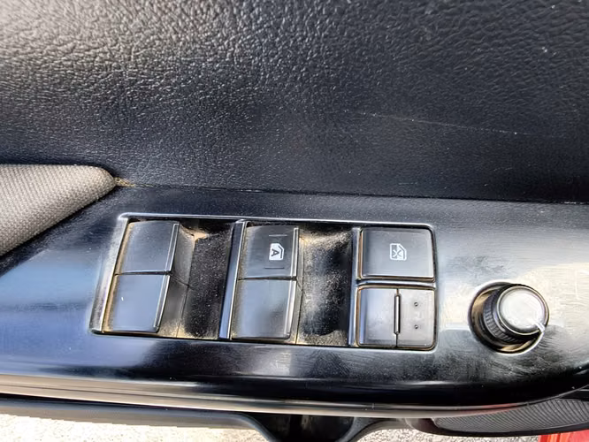 TOYOTA HILUX 2023 - Imagen 8