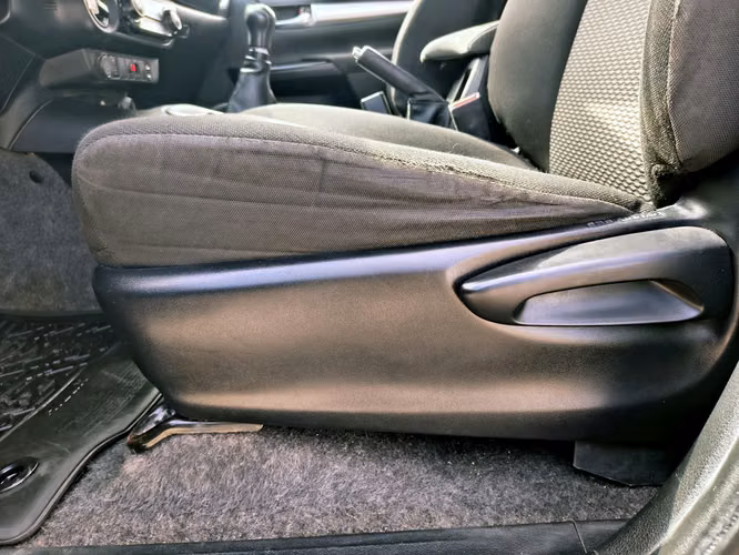 TOYOTA HILUX 2023 - Imagen 9