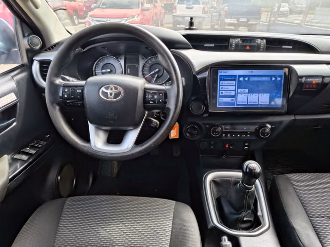 TOYOTA HILUX 2023 - Imagen 12