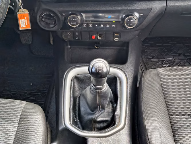 TOYOTA HILUX 2023 - Imagen 18