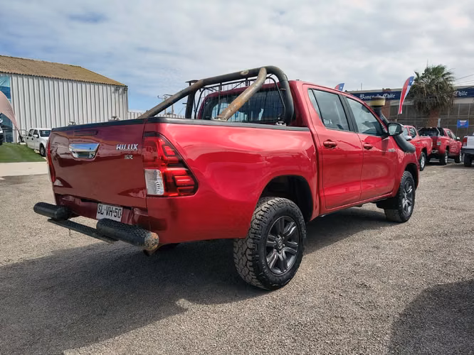 TOYOTA HILUX 2023 - Imagen 7