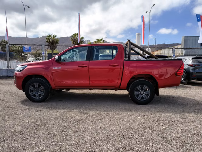 TOYOTA HILUX 2023 - Imagen 4
