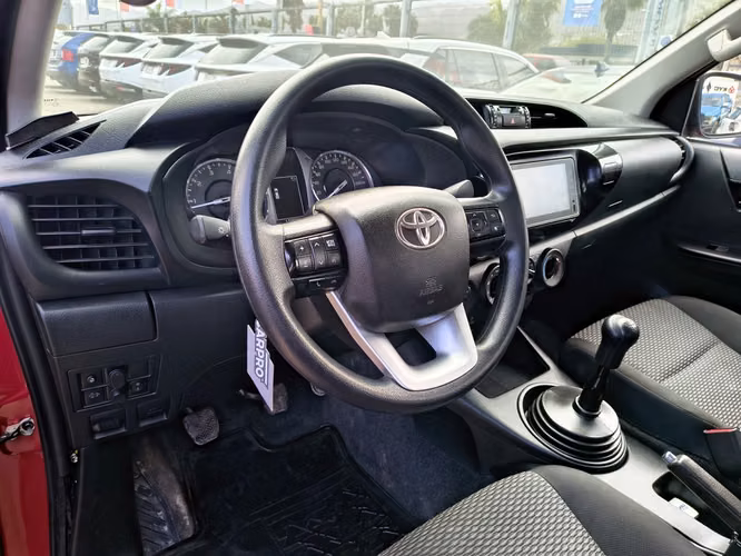 TOYOTA HILUX 2023 - Imagen 8