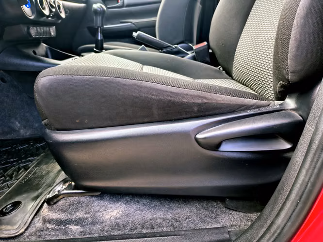 TOYOTA HILUX 2023 - Imagen 9
