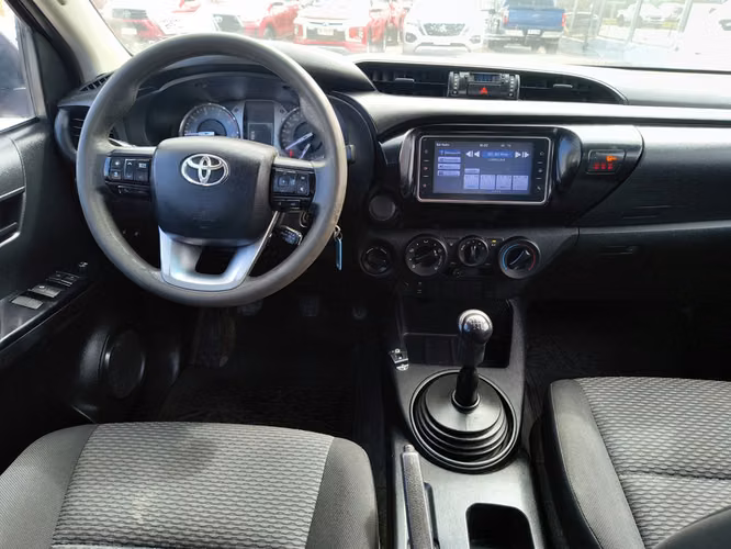 TOYOTA HILUX 2023 - Imagen 11