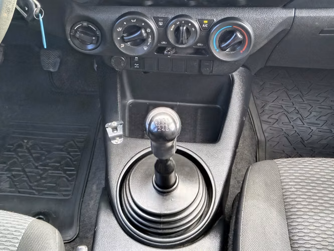 TOYOTA HILUX 2023 - Imagen 17