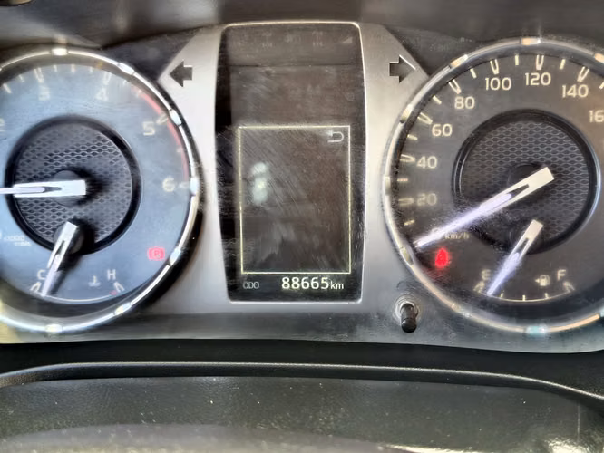 TOYOTA HILUX 2023 - Imagen 12