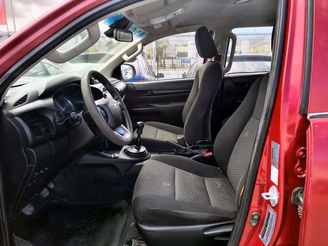 TOYOTA HILUX 2023 - Imagen 9