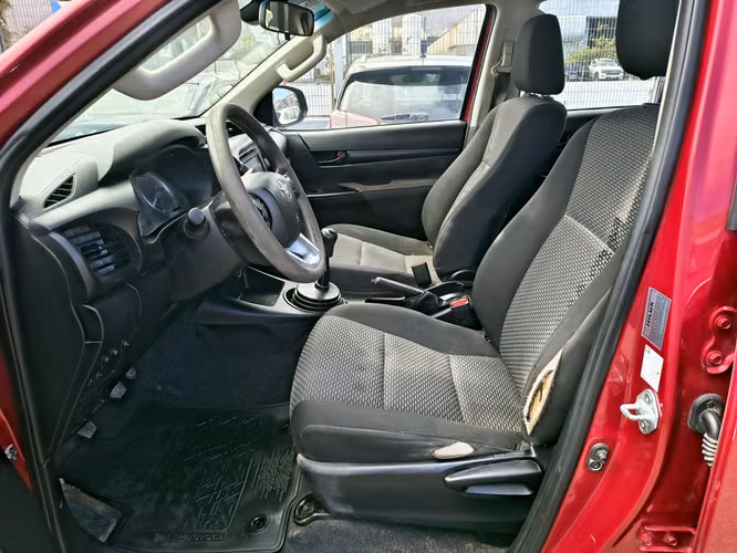 TOYOTA HILUX 2023 - Imagen 9