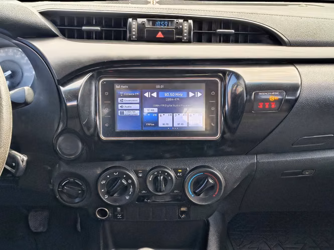 TOYOTA HILUX 2023 - Imagen 16
