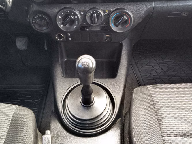 TOYOTA HILUX 2023 - Imagen 17