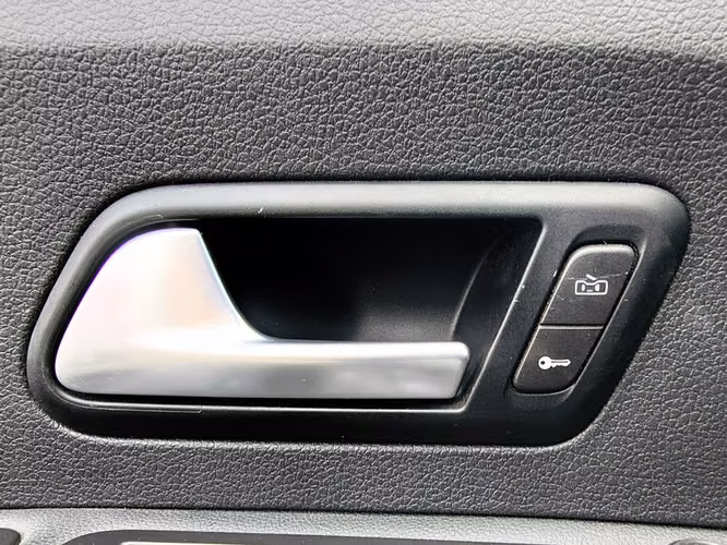 VOLKSWAGEN AMAROK 2023 - Imagen 8