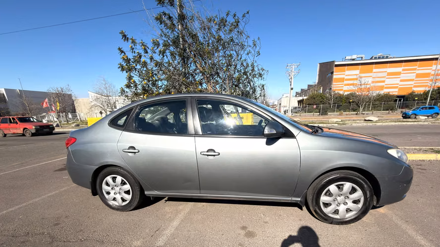 hyundai elantra hermoso - Imagen 8