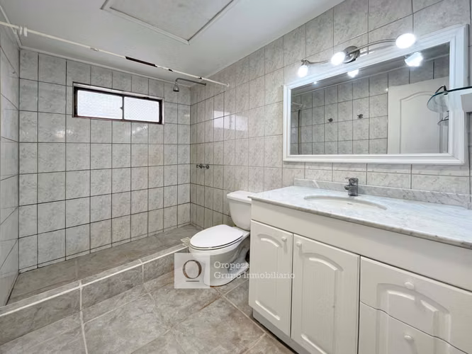 EXCLUSIVA  CASA EN VENTA  5022MT2 CON PISCINA 7HAB 5B