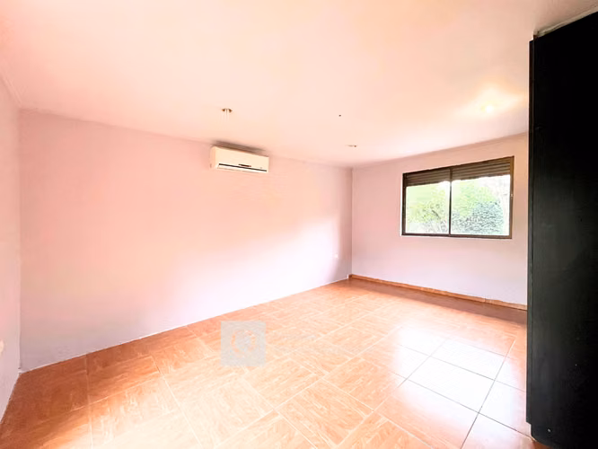 EXCLUSIVA  CASA EN VENTA  5022MT2 CON PISCINA 7HAB 5B