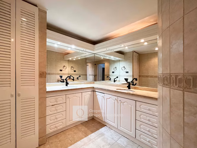EXCLUSIVA  CASA EN VENTA  5022MT2 CON PISCINA 7HAB 5B
