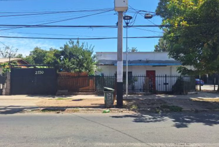 ¡Gran Oportunidad de Inversión en Quinta Normal! Propiedad Comercial con Doble Acceso Independiente.