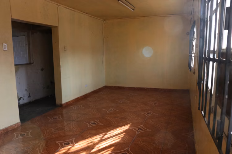 ¡Gran Oportunidad de Inversión en Quinta Normal! Propiedad Comercial con Doble Acceso Independiente. - Imagen 9