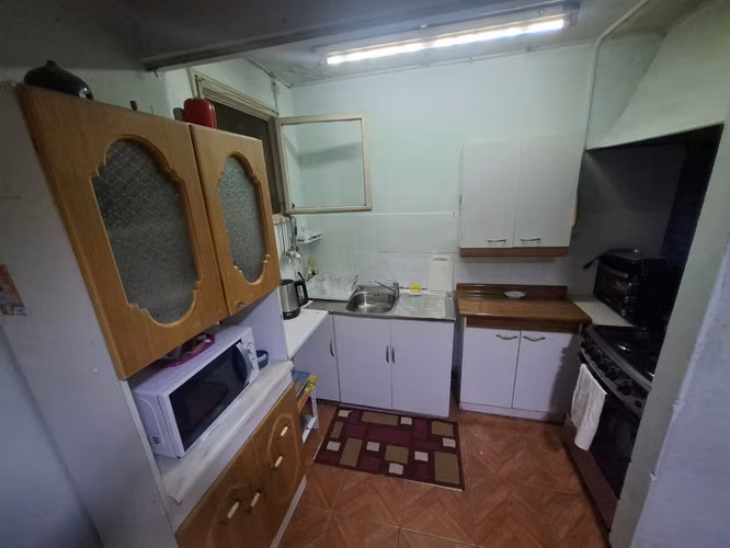 A cuadras del Metro Zapadores. Casa completa sólida en José Santos Ossa - Imagen 8