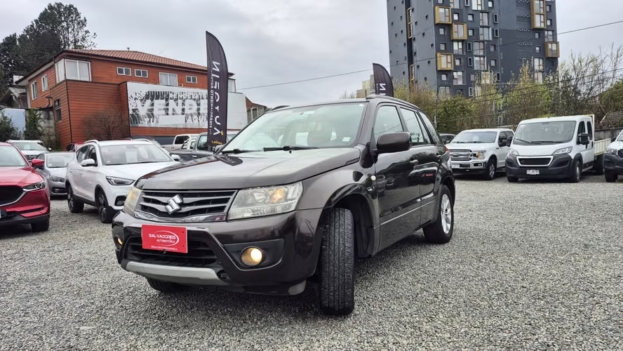 SUZUKI GRAND NOMADE 2013