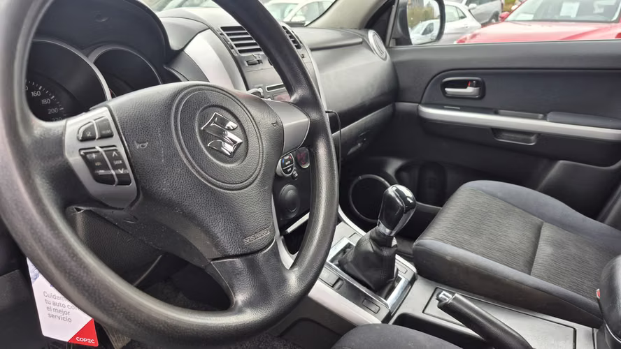 SUZUKI GRAND NOMADE 2013 - Imagen 8