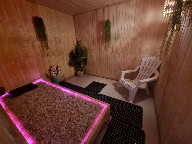 Se vende maravilloso spa de lujo con casa independiente en su segundo piso a 15.000 UF