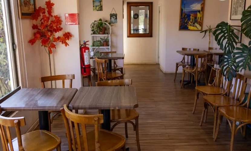 LOCAL  ESQUINA GRAN VITRINA  ALTO FLUJO ALGARROBO