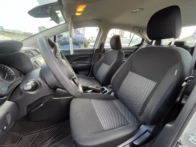 Nissan Versa 1.6 SENSE 4X2 MT 4P 2025 - Imagen 13