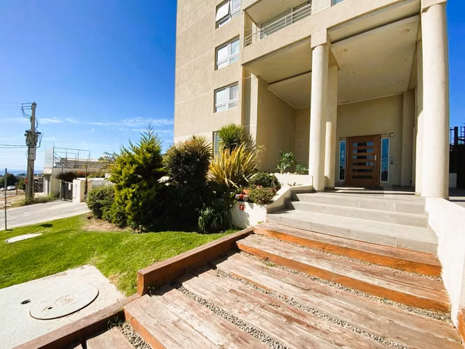ARRIENDO : Soleado depto. Con Con | Vista maravillosa al mar | 2dorm,1b y 1est