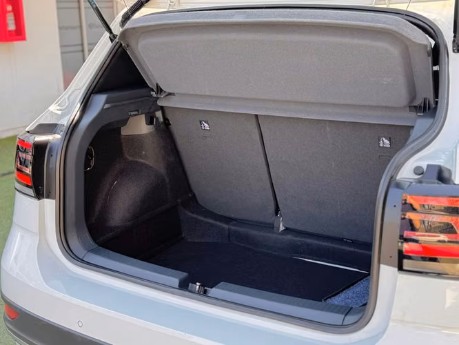 VOLKSWAGEN T-CROSS 1.0 TSI AT COMFORTLINE (RADIO 6,5\) - 2024 | 4653 - Imagen 12