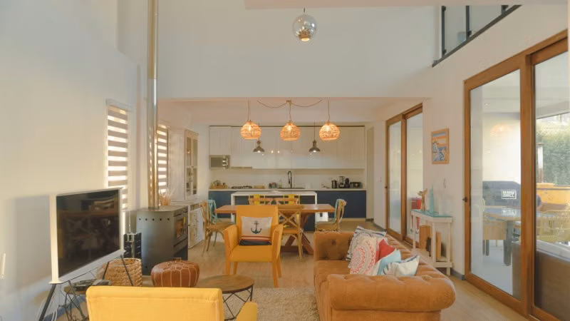 CASA 2 PISOS 4D 4B 3E  CONDOMINIO EN PINGUERAL - Imagen 7