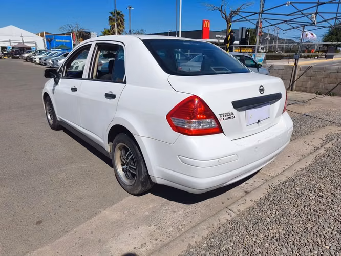 NISSAN TIIDA 2014 - Imagen 4