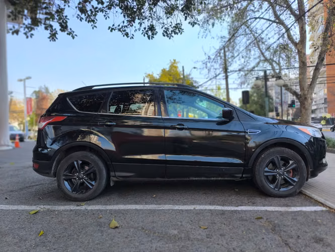 Ford Escape 2014 2.0 4x4 cuero excelente estado - Imagen 4