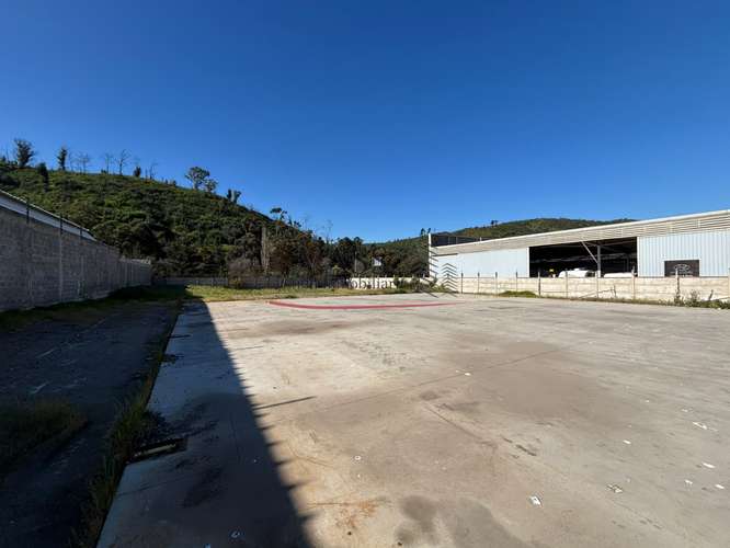 Vass Arrienda Amplio Terreno Zona Industrial El Salto Viña