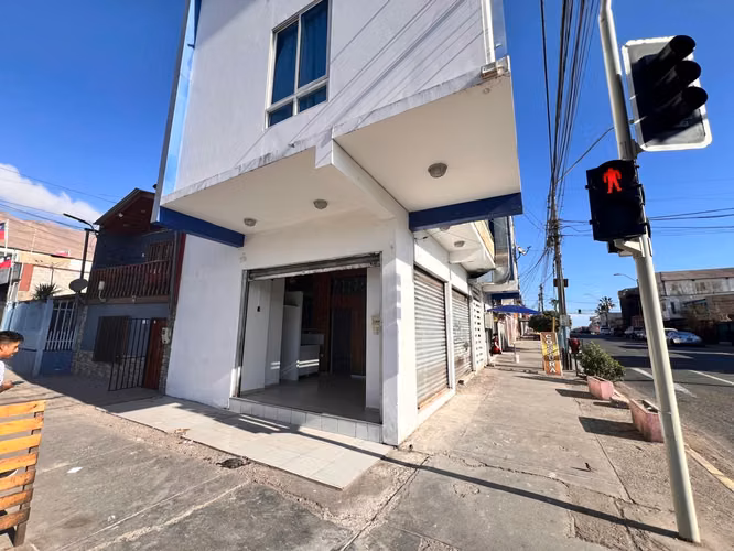 ARRIENDO LOCAL COMERCIAL ESQUINA HEROES - Imagen 4
