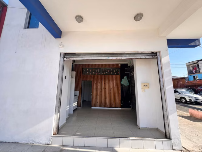ARRIENDO LOCAL COMERCIAL ESQUINA HEROES - Imagen 5