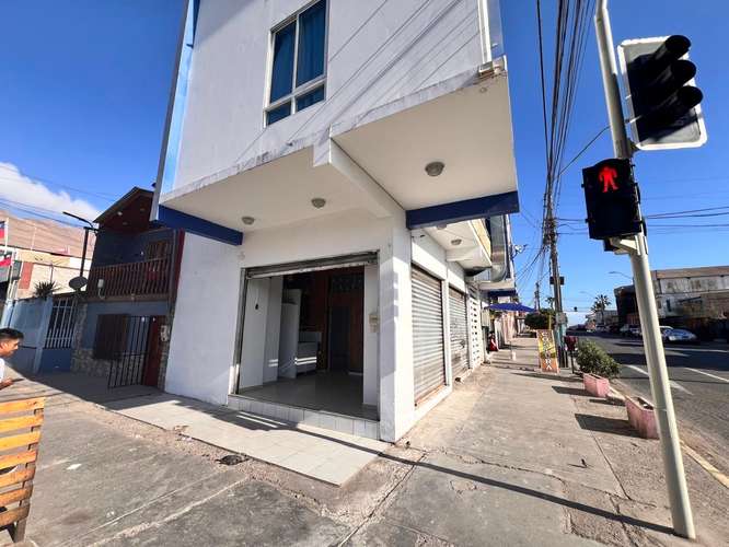 ARRIENDO LOCAL COMERCIAL ESQUINA HEROES