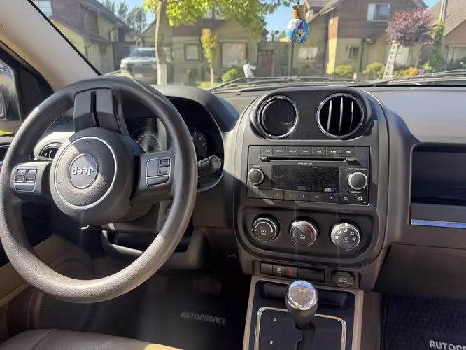 Jeep compass 4x2 asientos de cuero