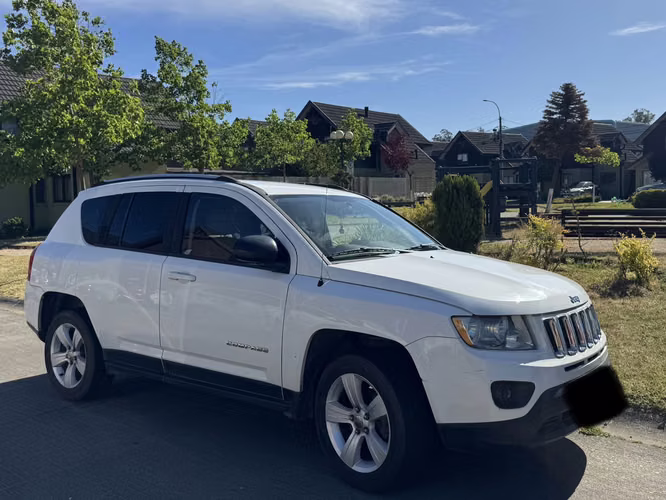 Jeep compass 4x2 asientos de cuero