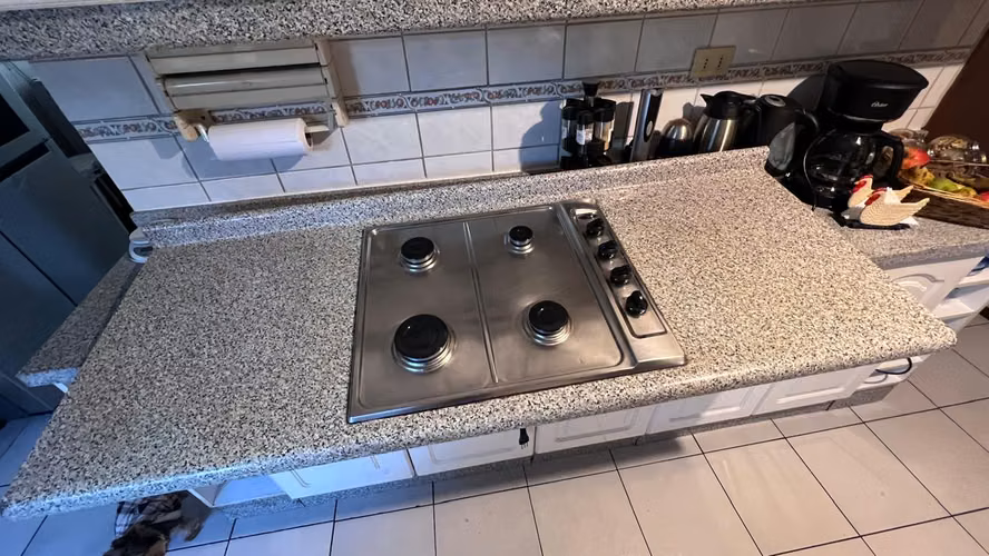 Vendo Cubierta de Cocina con Encimera a Gas TEKA (licuado) de 4 platos Funcionando