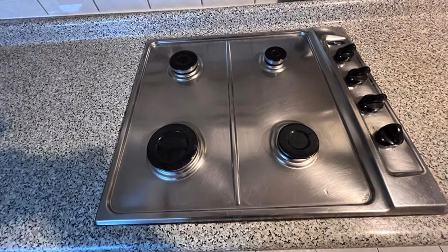 Vendo Cubierta de Cocina con Encimera a Gas TEKA (licuado) de 4 platos Funcionando