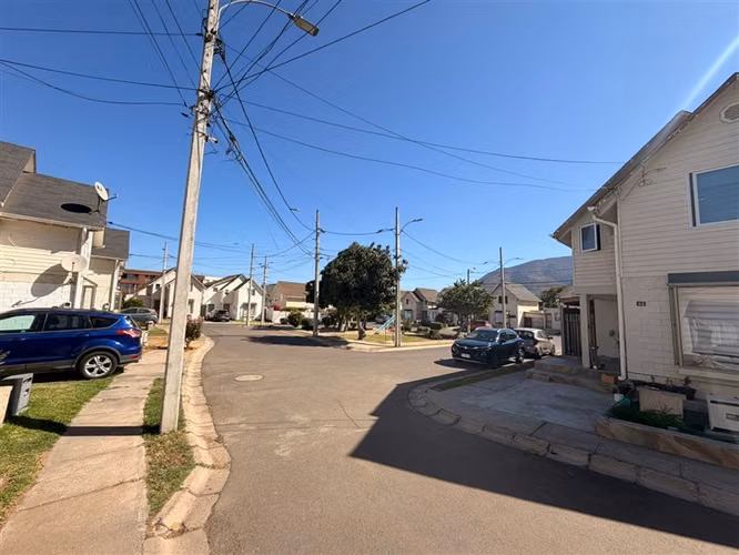 Arriendo casa en la Cruz.3dormitorios,3baños,2estacionamient
