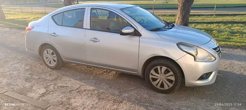 Vendo Nissan versa - Imagen 4