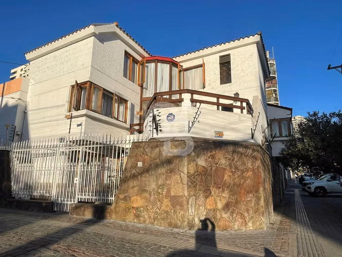 Hermosa Hostal en barrio residencial